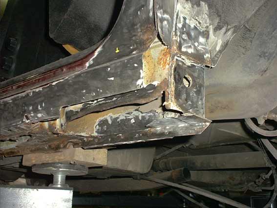 Schwellerende Fahrerseite